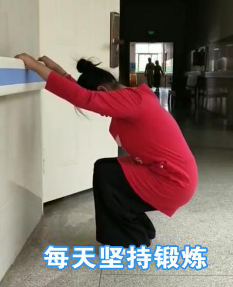 13歲女孩自幼患“腦癱”，行動受阻，經(jīng)系統(tǒng)康復(fù)治療能獨(dú)立步行！