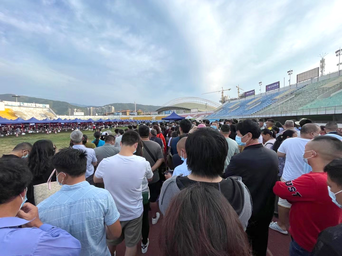 哇塞，這打疫苗的人氣鼎旺了~~